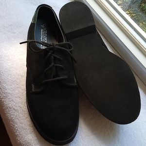 NEW.  BLACK SUEDE WOMEN'S TIE SHOES. DRESSY  SIZE 7 1/2